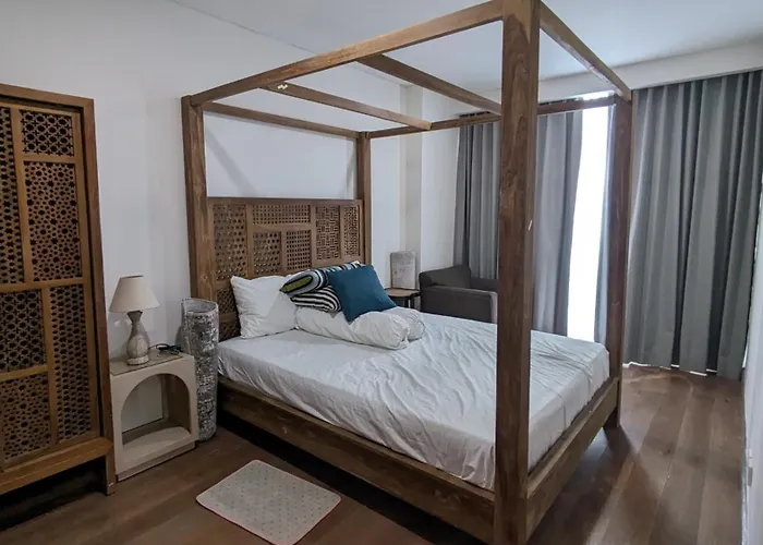 Vasaka The Reiz Condo
